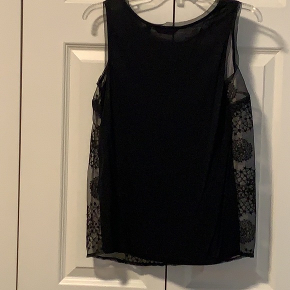 Beautiful Vera Wang sleeveless Top - Picture 4 of 9